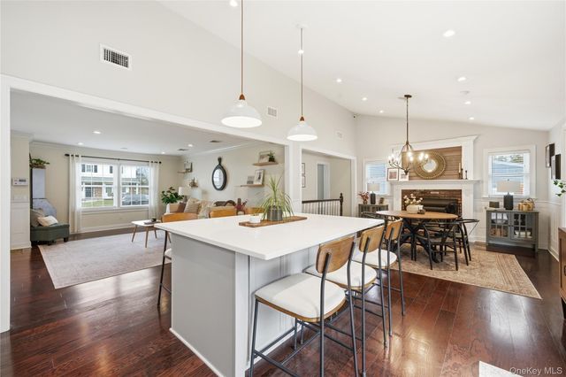 28 Berkshire Road, Holbrook, NY 11741