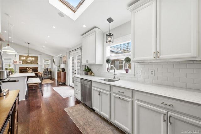 28 Berkshire Road, Holbrook, NY 11741