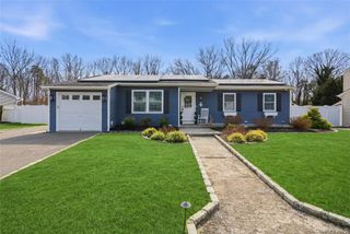 28 Berkshire Road, Holbrook, NY 11741