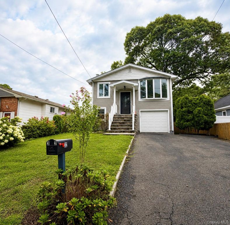 32 Dorchester Road, Ronkonkoma, NY 11779 — photo 2