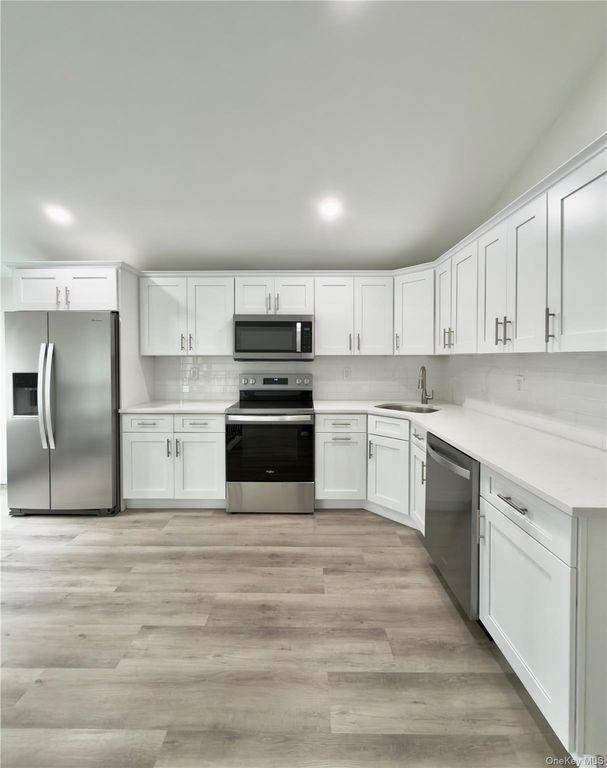32 Dorchester Road, Ronkonkoma, NY 11779 — photo 5