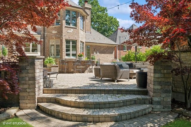 358 Winnetka Avenue, Winnetka, IL 60093