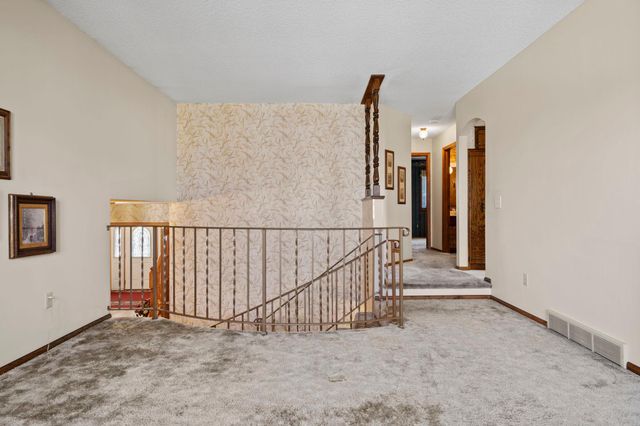 7708 82nd Avenue N, Brooklyn Park, MN 55445