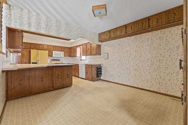 7708 82nd Avenue N, Brooklyn Park, MN 55445