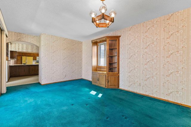 7708 82nd Avenue N, Brooklyn Park, MN 55445