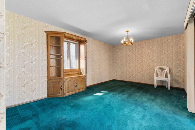 7708 82nd Avenue N, Brooklyn Park, MN 55445