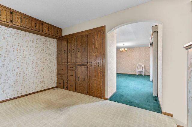 7708 82nd Avenue N, Brooklyn Park, MN 55445