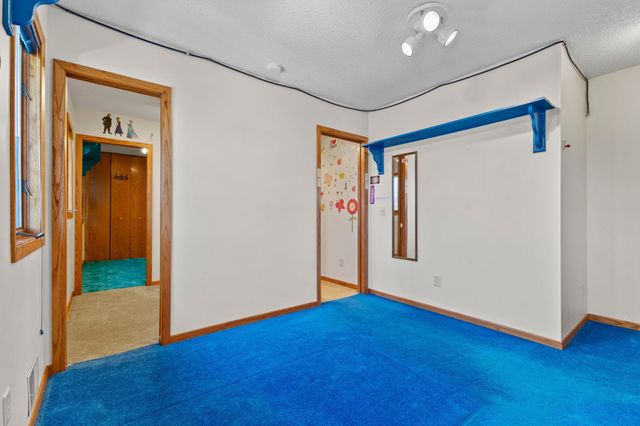 7708 82nd Avenue N, Brooklyn Park, MN 55445