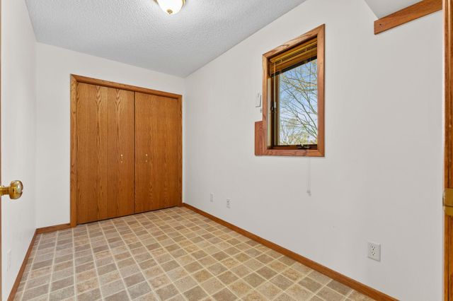 7708 82nd Avenue N, Brooklyn Park, MN 55445