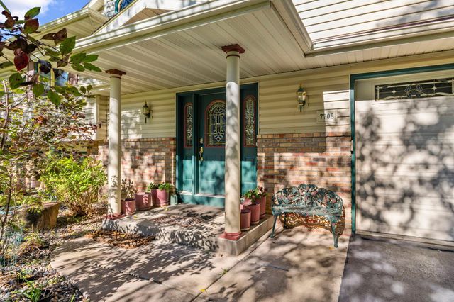 7708 82nd Avenue N, Brooklyn Park, MN 55445