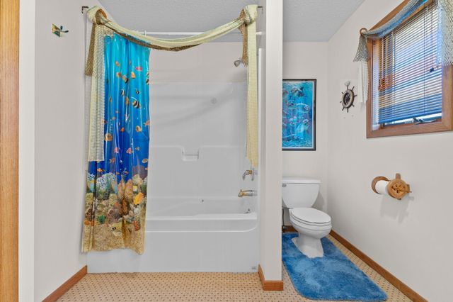 7708 82nd Avenue N, Brooklyn Park, MN 55445