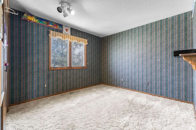 7708 82nd Avenue N, Brooklyn Park, MN 55445