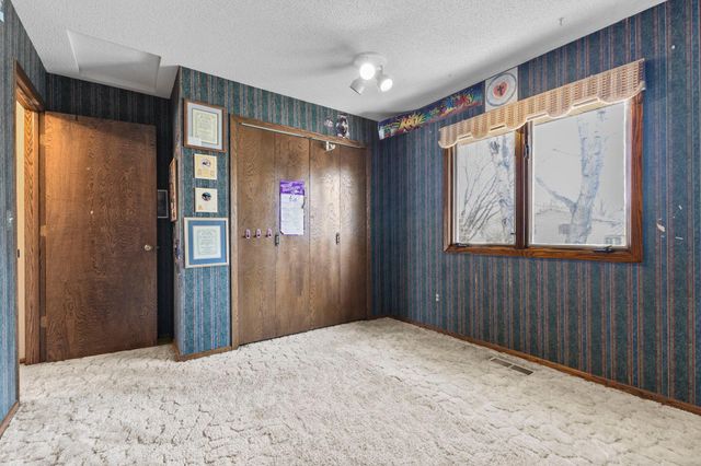 7708 82nd Avenue N, Brooklyn Park, MN 55445