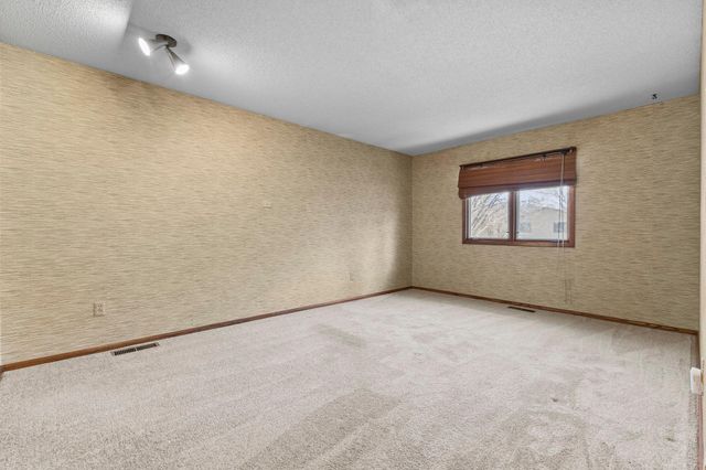 7708 82nd Avenue N, Brooklyn Park, MN 55445