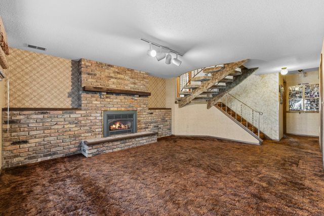 7708 82nd Avenue N, Brooklyn Park, MN 55445