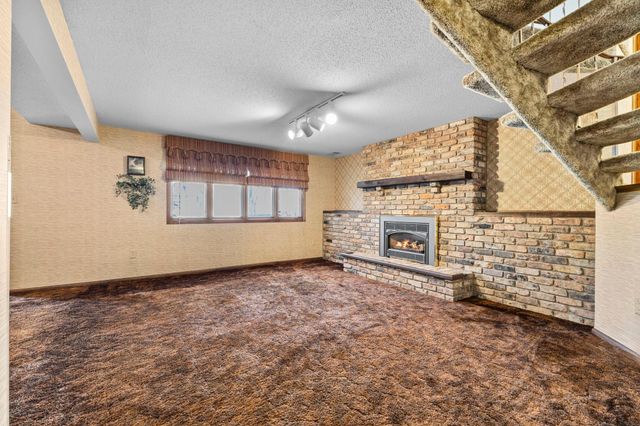 7708 82nd Avenue N, Brooklyn Park, MN 55445