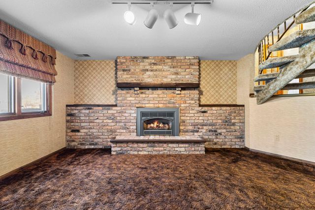 7708 82nd Avenue N, Brooklyn Park, MN 55445