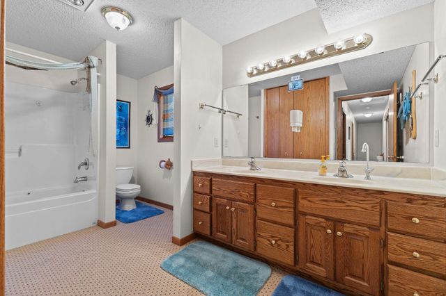 7708 82nd Avenue N, Brooklyn Park, MN 55445