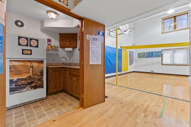 7708 82nd Avenue N, Brooklyn Park, MN 55445