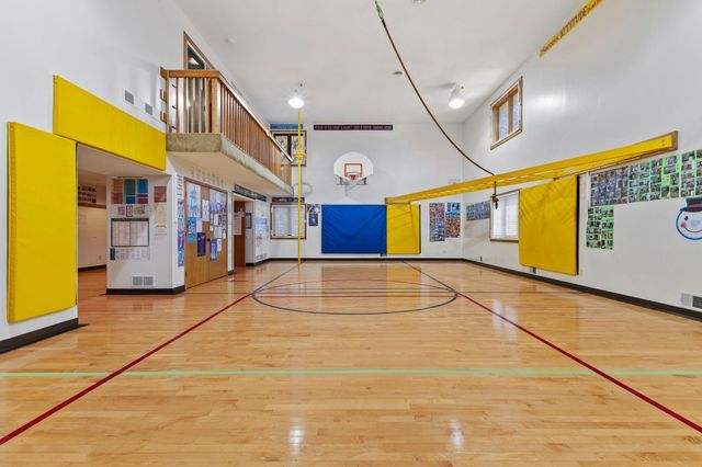 7708 82nd Avenue N, Brooklyn Park, MN 55445