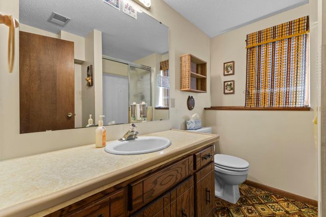 7708 82nd Avenue N, Brooklyn Park, MN 55445