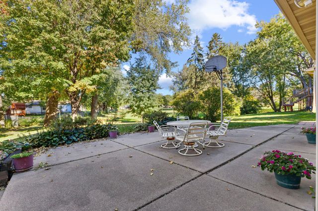 7708 82nd Avenue N, Brooklyn Park, MN 55445