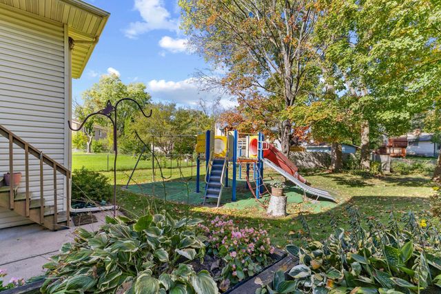 7708 82nd Avenue N, Brooklyn Park, MN 55445