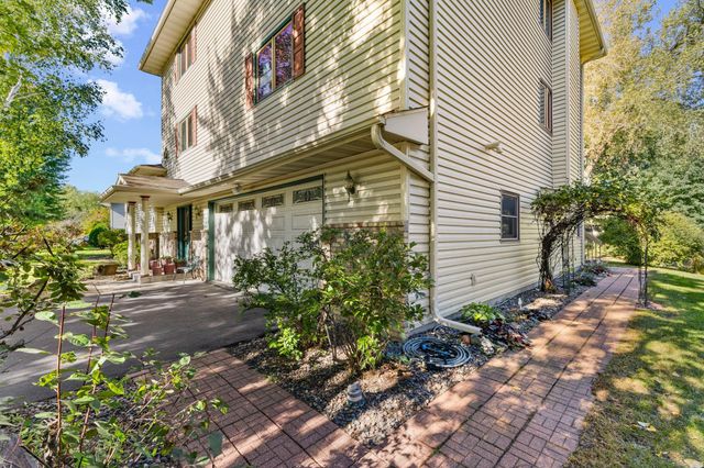 7708 82nd Avenue N, Brooklyn Park, MN 55445