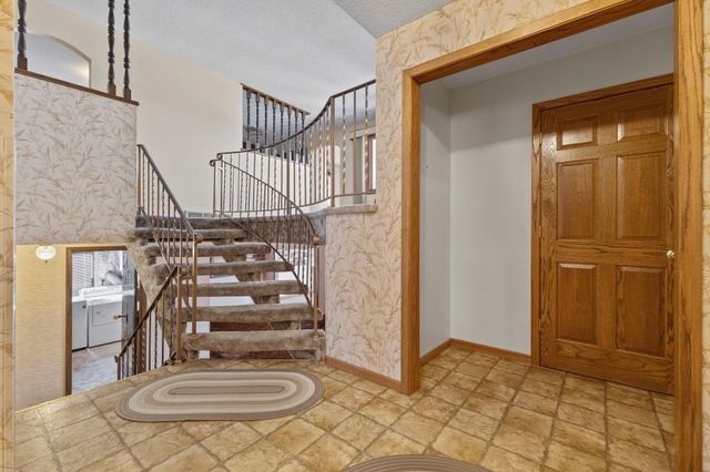 7708 82nd Avenue N, Brooklyn Park, MN 55445