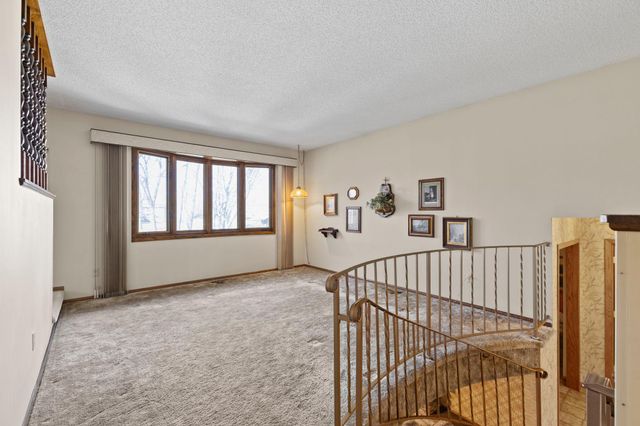 7708 82nd Avenue N, Brooklyn Park, MN 55445