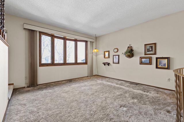 7708 82nd Avenue N, Brooklyn Park, MN 55445