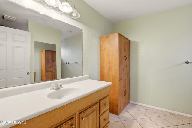 943 W Calle Garcia, Tucson, AZ 85706