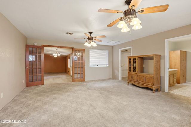 943 W Calle Garcia, Tucson, AZ 85706
