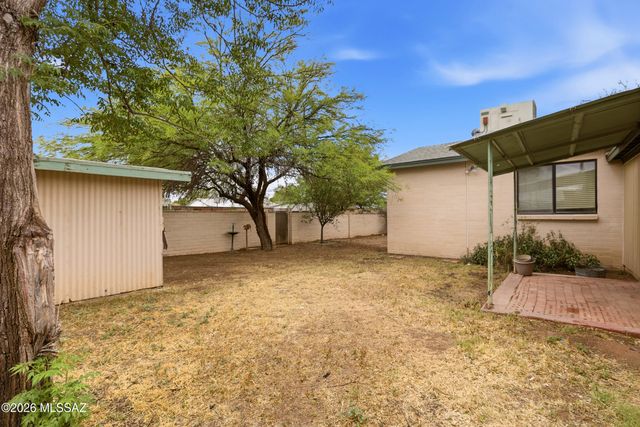 943 W Calle Garcia, Tucson, AZ 85706