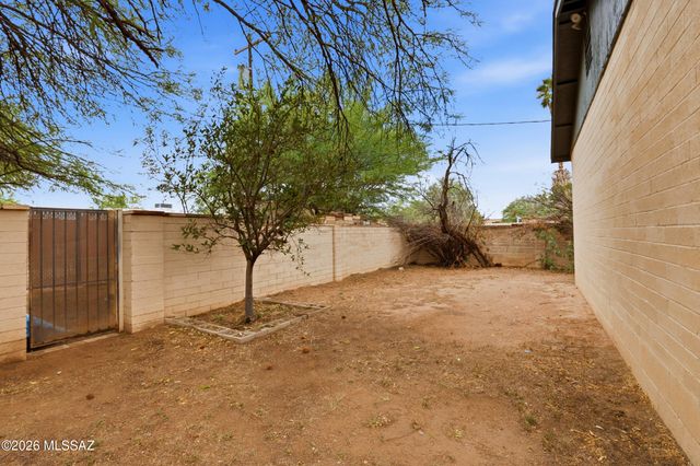943 W Calle Garcia, Tucson, AZ 85706
