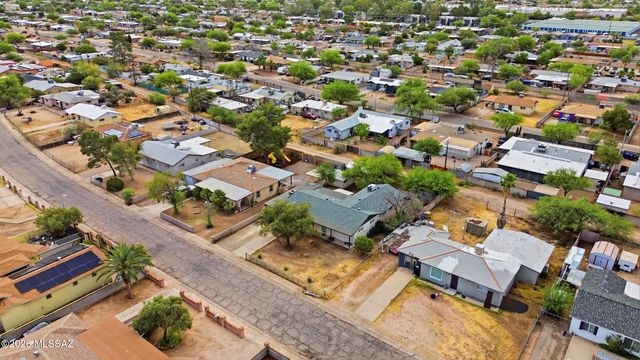 943 W Calle Garcia, Tucson, AZ 85706