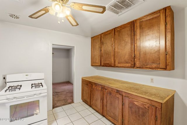 943 W Calle Garcia, Tucson, AZ 85706