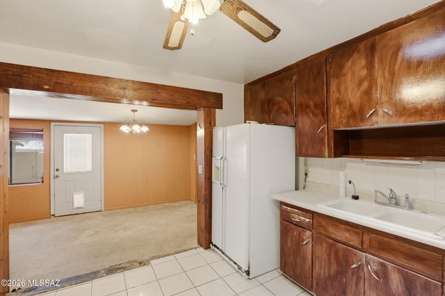943 W Calle Garcia, Tucson, AZ 85706