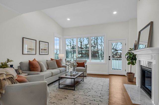 7 East Dexter Avenue 13, Woburn, MA 01801