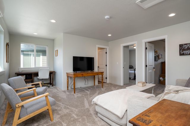 1153 Annalise Street, Central Point, OR 97502