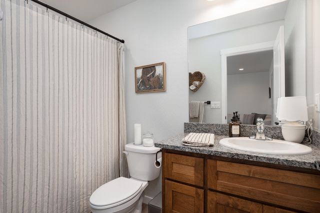 1153 Annalise Street, Central Point, OR 97502