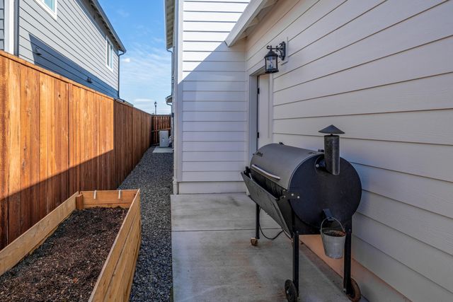 1153 Annalise Street, Central Point, OR 97502