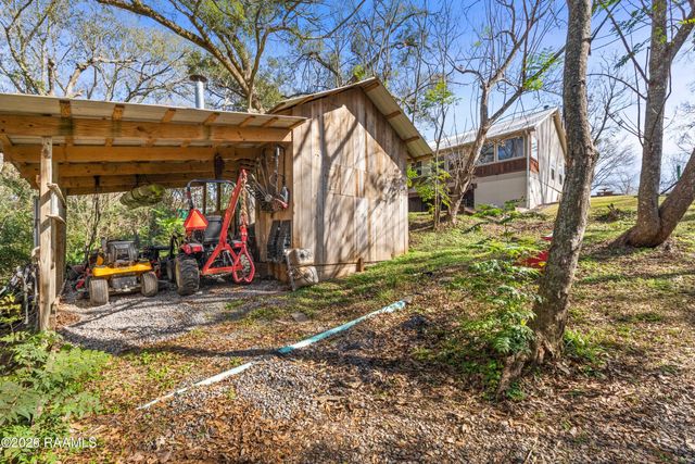 86 Hidden Hills Lake Road, Arnaudville, LA 70512