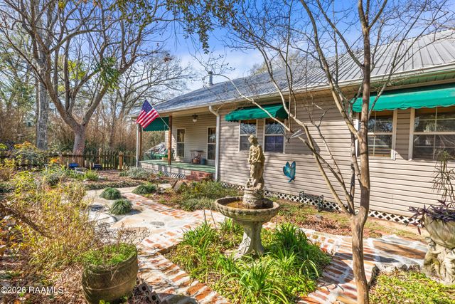 86 Hidden Hills Lake Road, Arnaudville, LA 70512