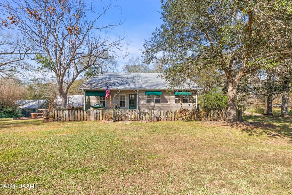 86 Hidden Hills Lake Road, Arnaudville, LA 70512