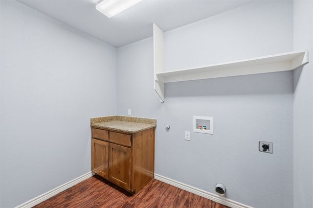 709 W Madison Street, Ennis, TX 75119