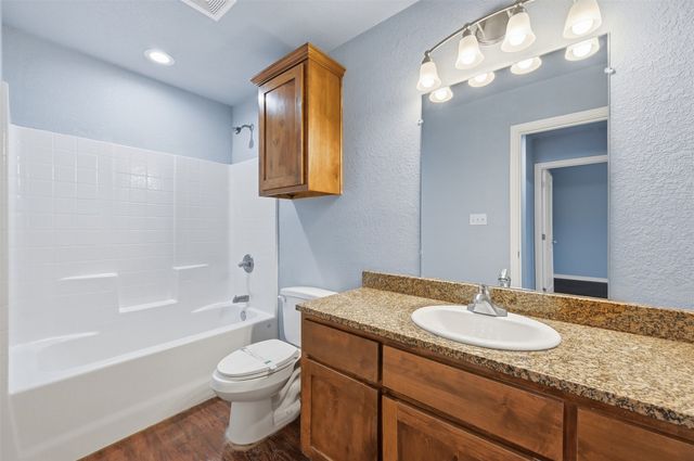 709 W Madison Street, Ennis, TX 75119