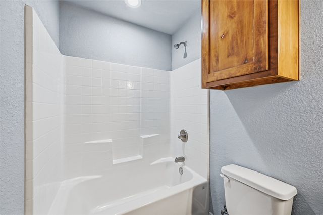 709 W Madison Street, Ennis, TX 75119