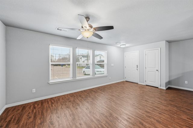 709 W Madison Street, Ennis, TX 75119