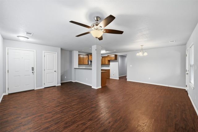 709 W Madison Street, Ennis, TX 75119